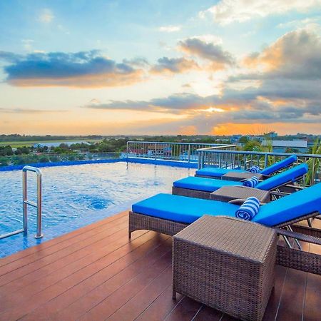Platinum Adisucipto Hotel & Conference Center Kalasan Экстерьер фото
