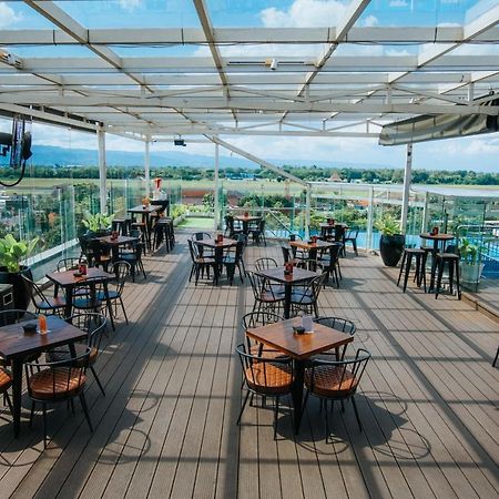 Platinum Adisucipto Hotel & Conference Center Kalasan Экстерьер фото