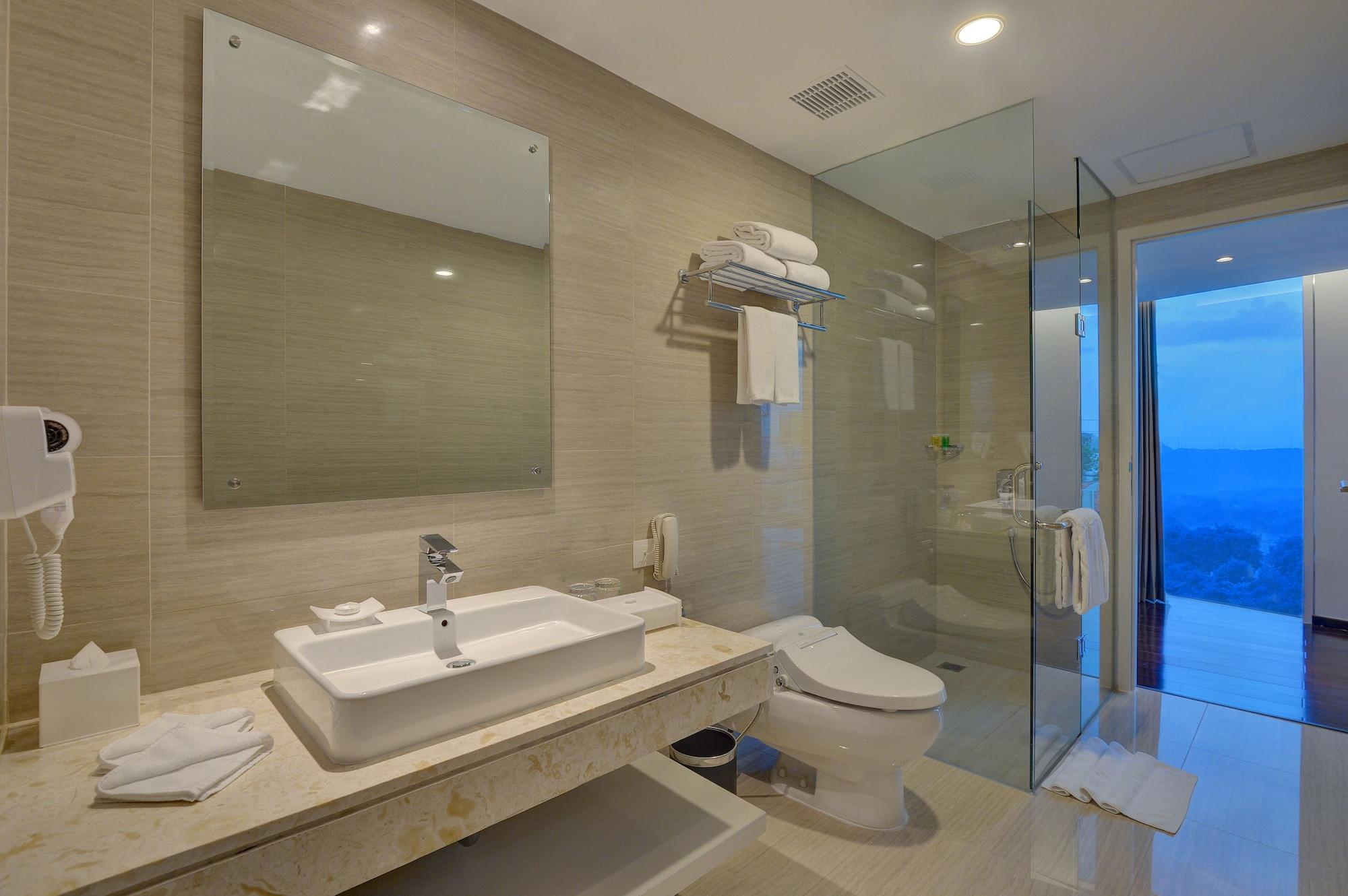 Platinum Adisucipto Hotel & Conference Center Kalasan Экстерьер фото