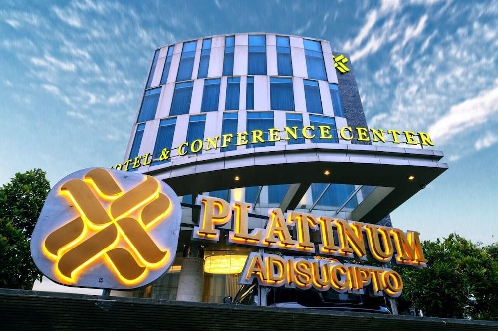 Platinum Adisucipto Hotel & Conference Center Kalasan Экстерьер фото