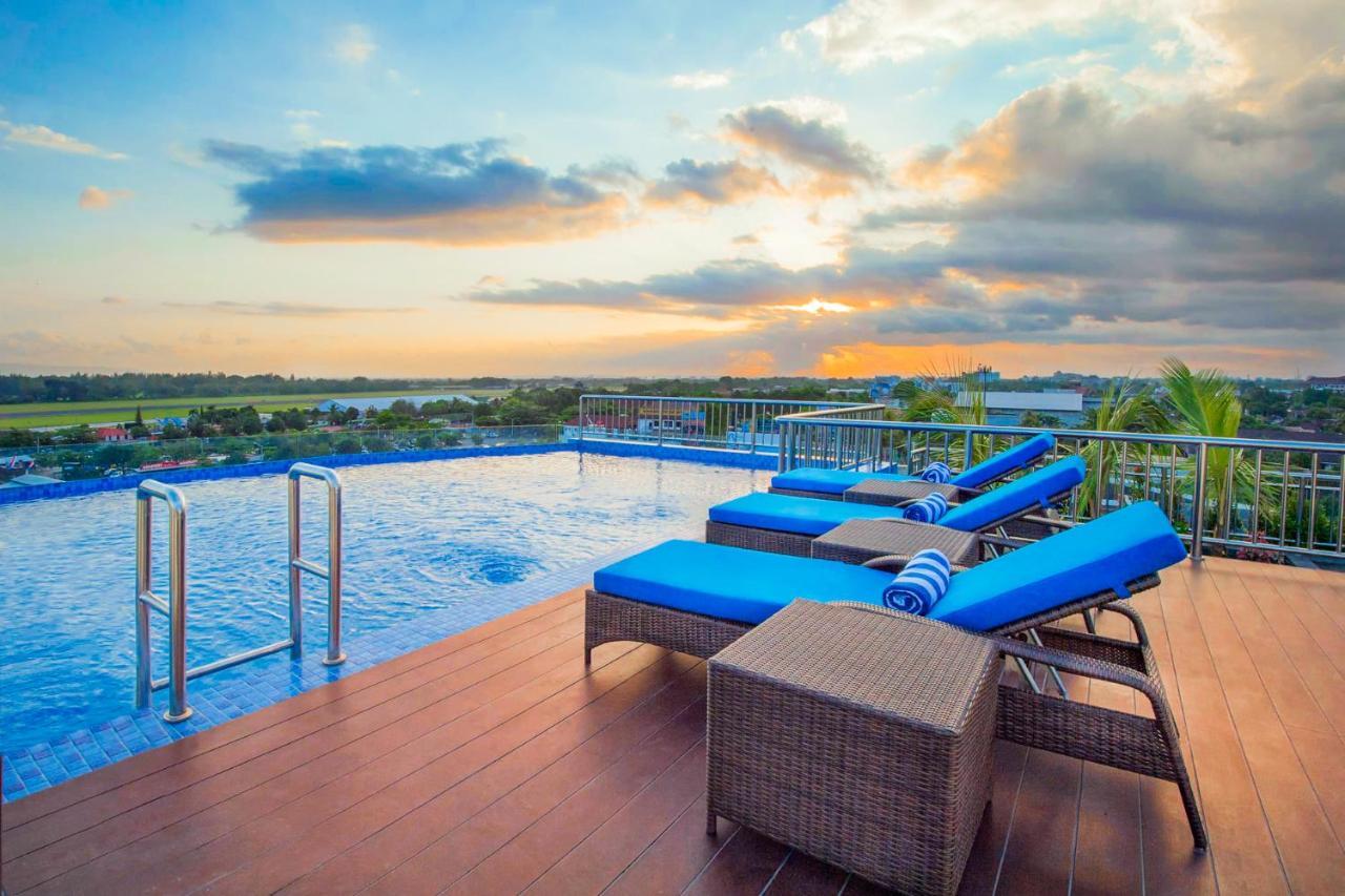 Platinum Adisucipto Hotel & Conference Center Kalasan Экстерьер фото