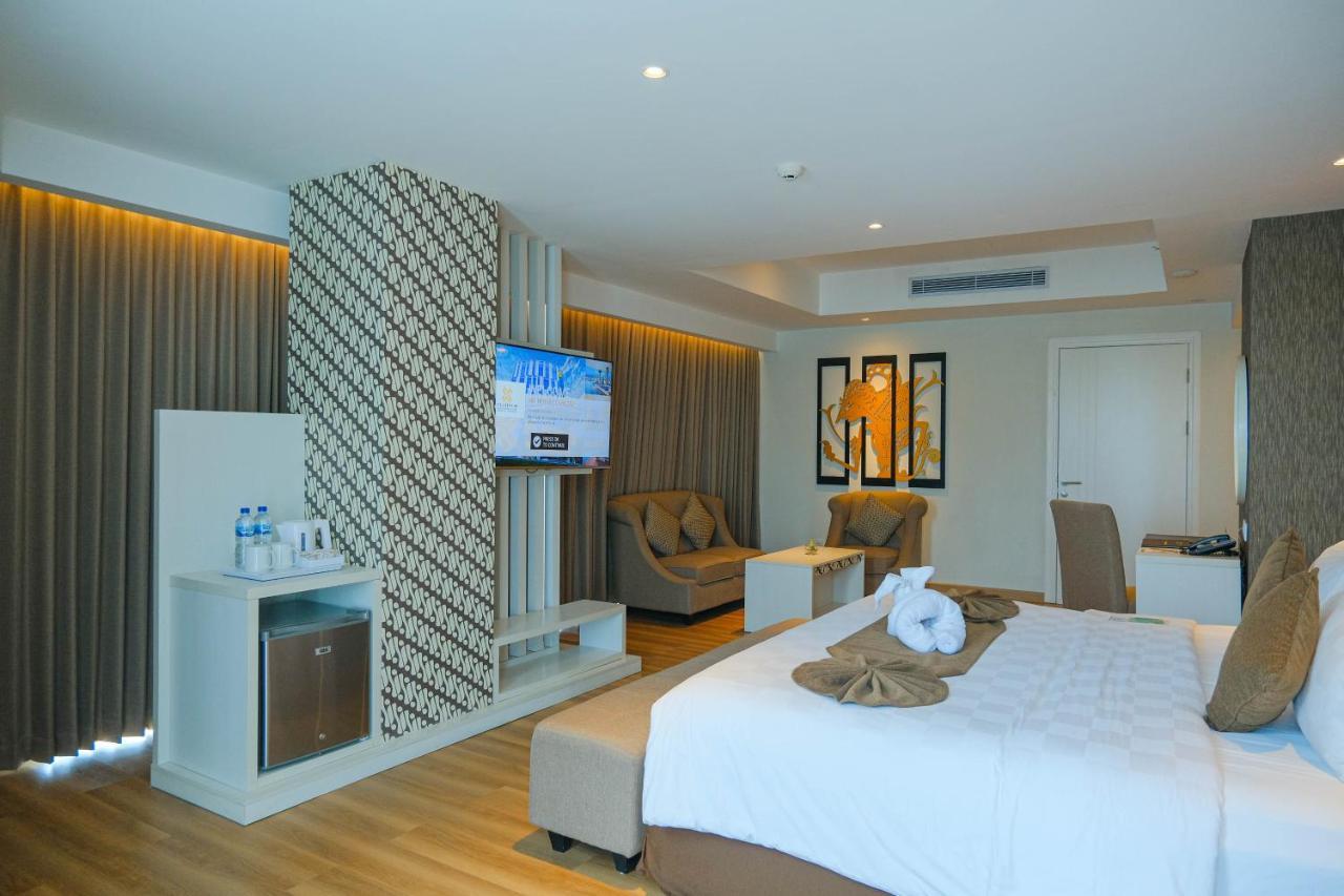 Platinum Adisucipto Hotel & Conference Center Kalasan Экстерьер фото