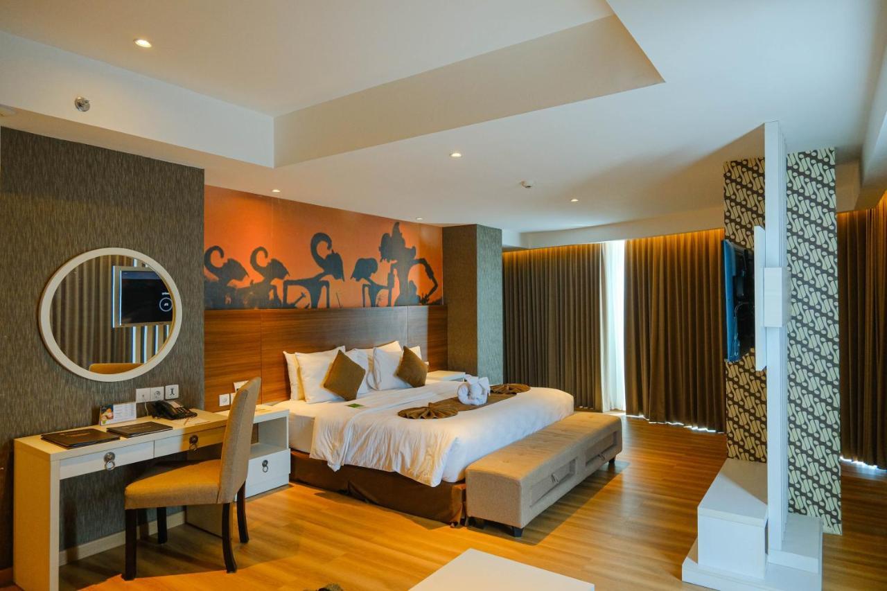 Platinum Adisucipto Hotel & Conference Center Kalasan Экстерьер фото
