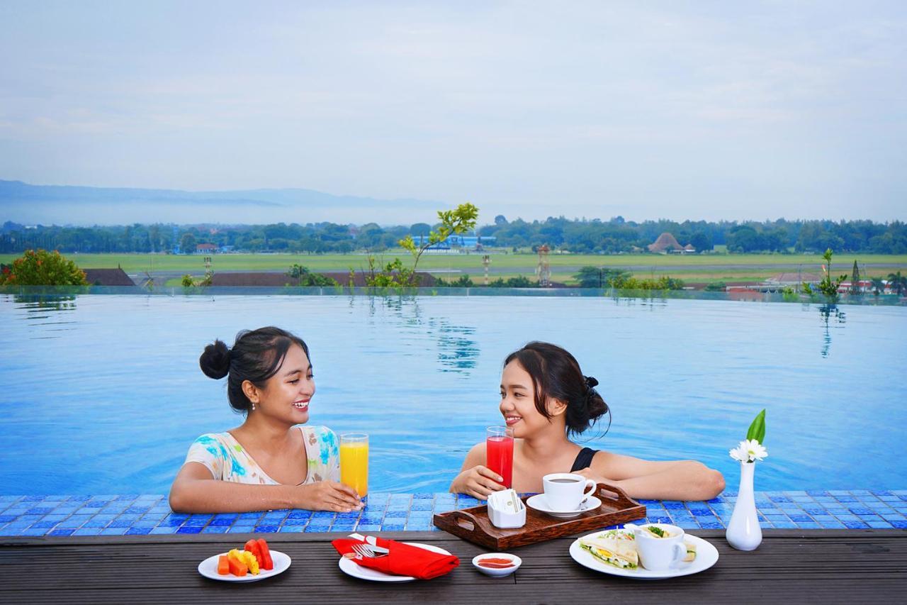 Platinum Adisucipto Hotel & Conference Center Kalasan Экстерьер фото