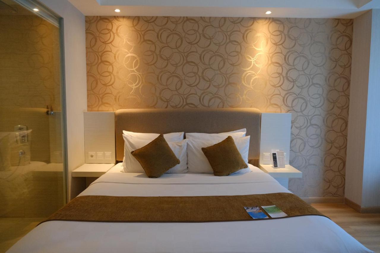 Platinum Adisucipto Hotel & Conference Center Kalasan Экстерьер фото