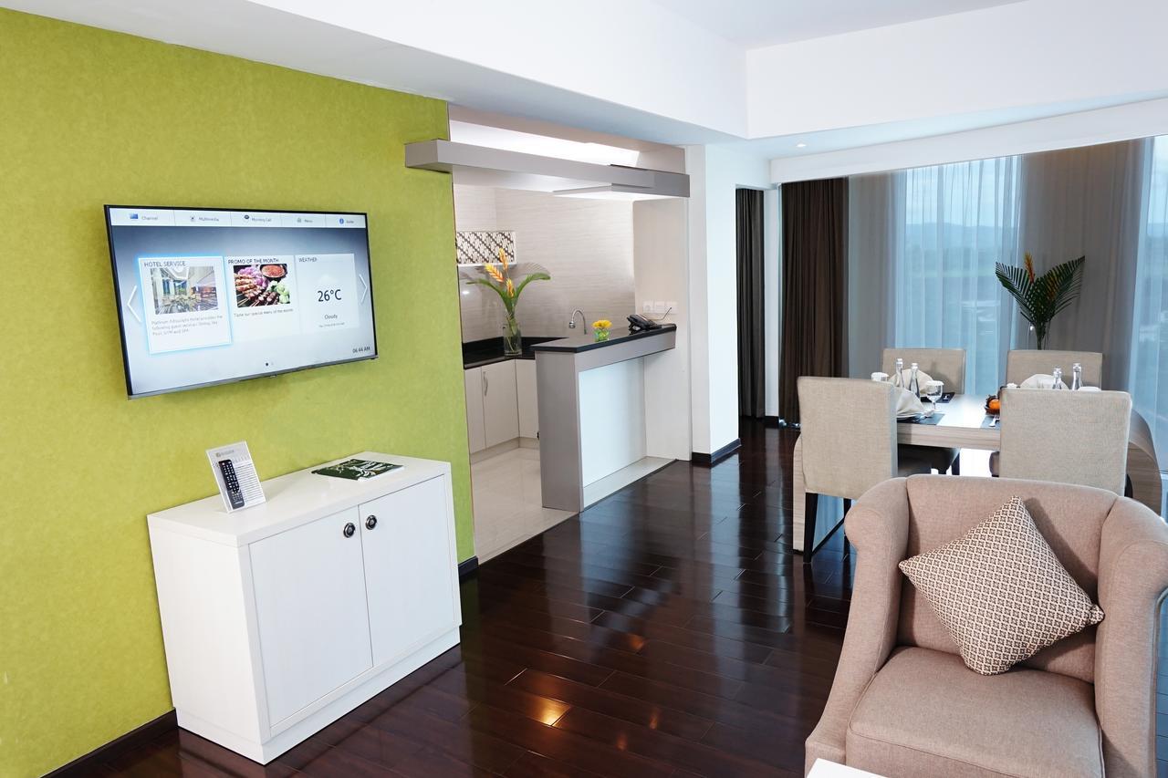 Platinum Adisucipto Hotel & Conference Center Kalasan Экстерьер фото