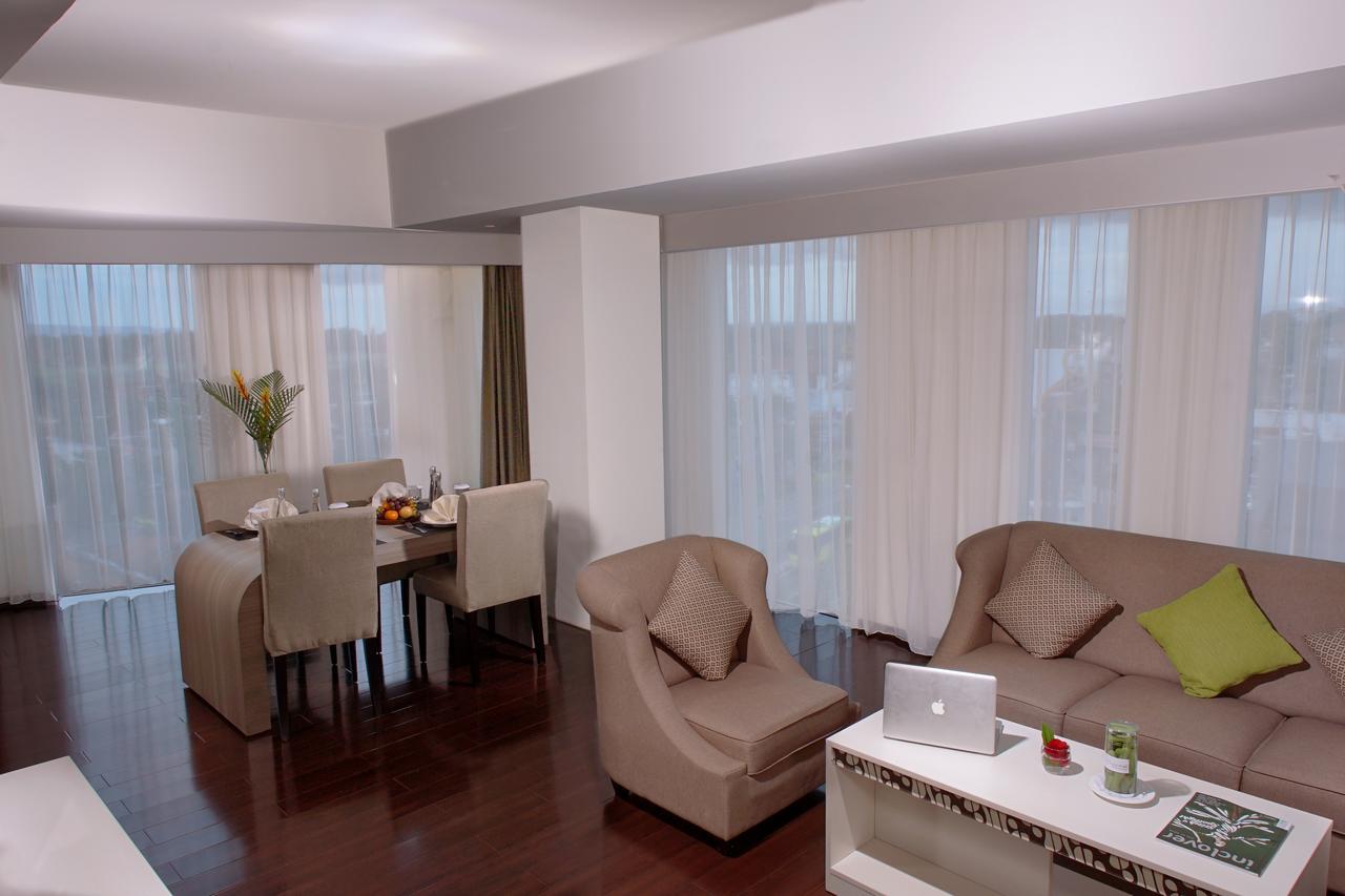 Platinum Adisucipto Hotel & Conference Center Kalasan Экстерьер фото