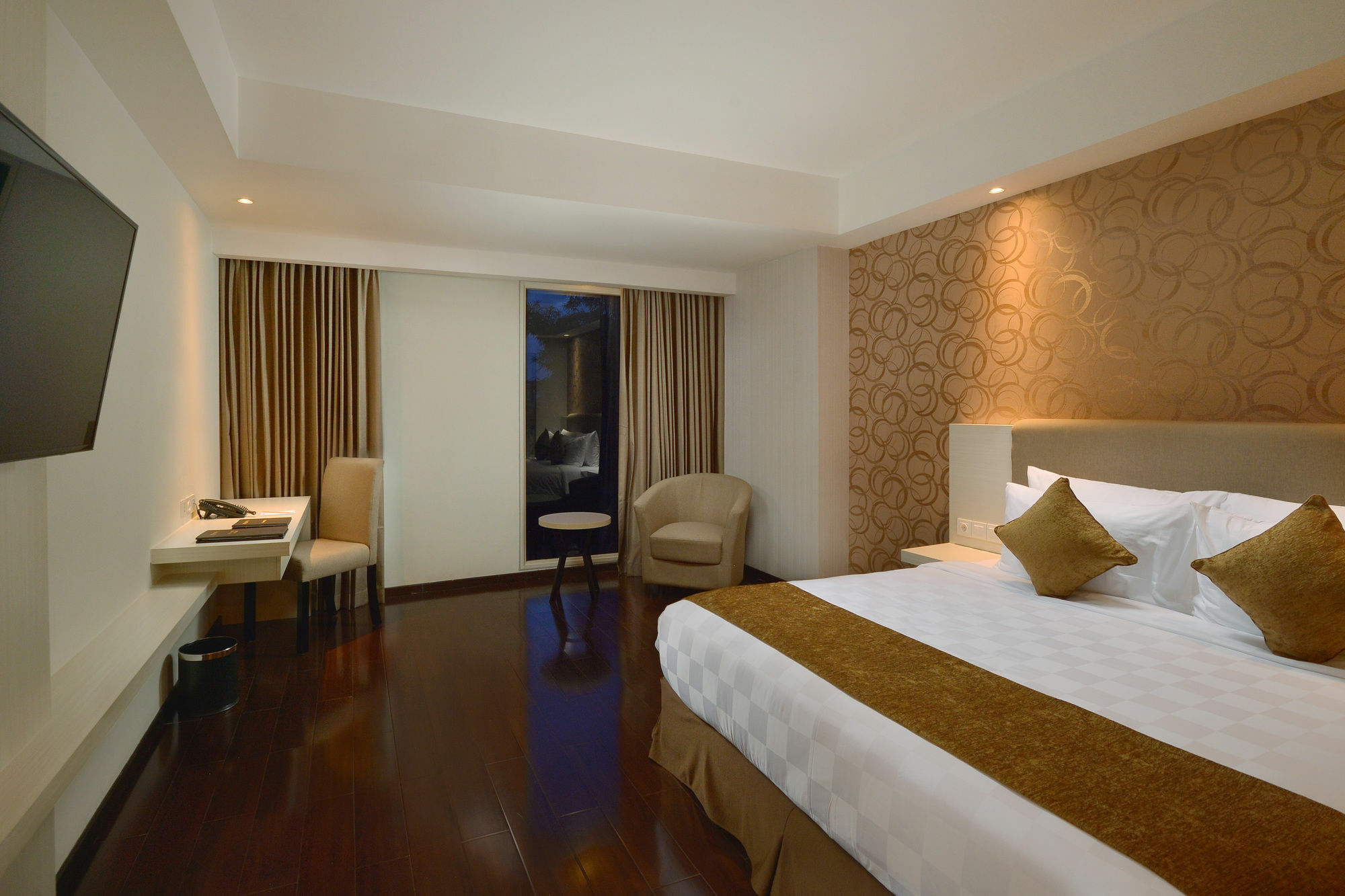 Platinum Adisucipto Hotel & Conference Center Kalasan Экстерьер фото