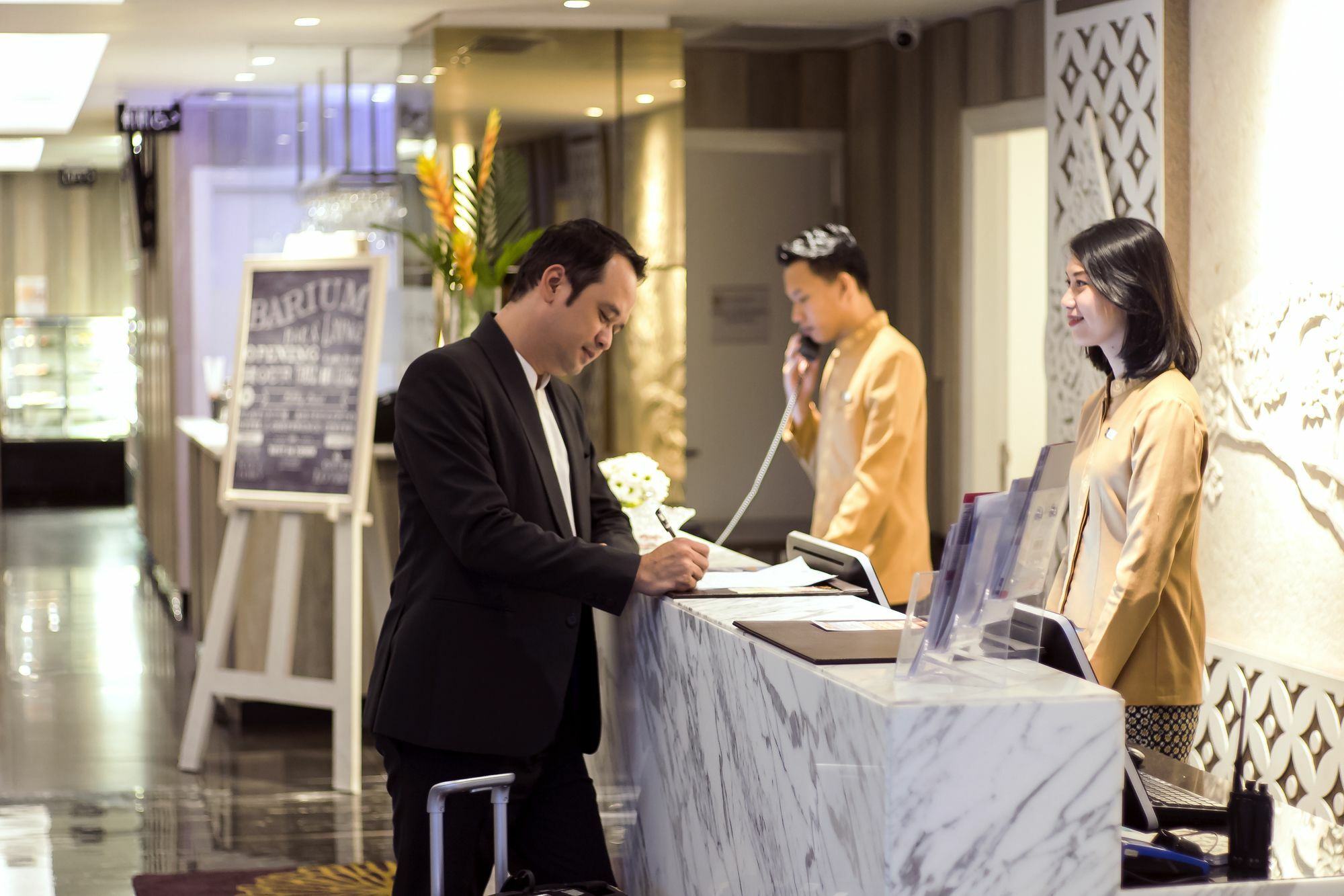 Platinum Adisucipto Hotel & Conference Center Kalasan Экстерьер фото
