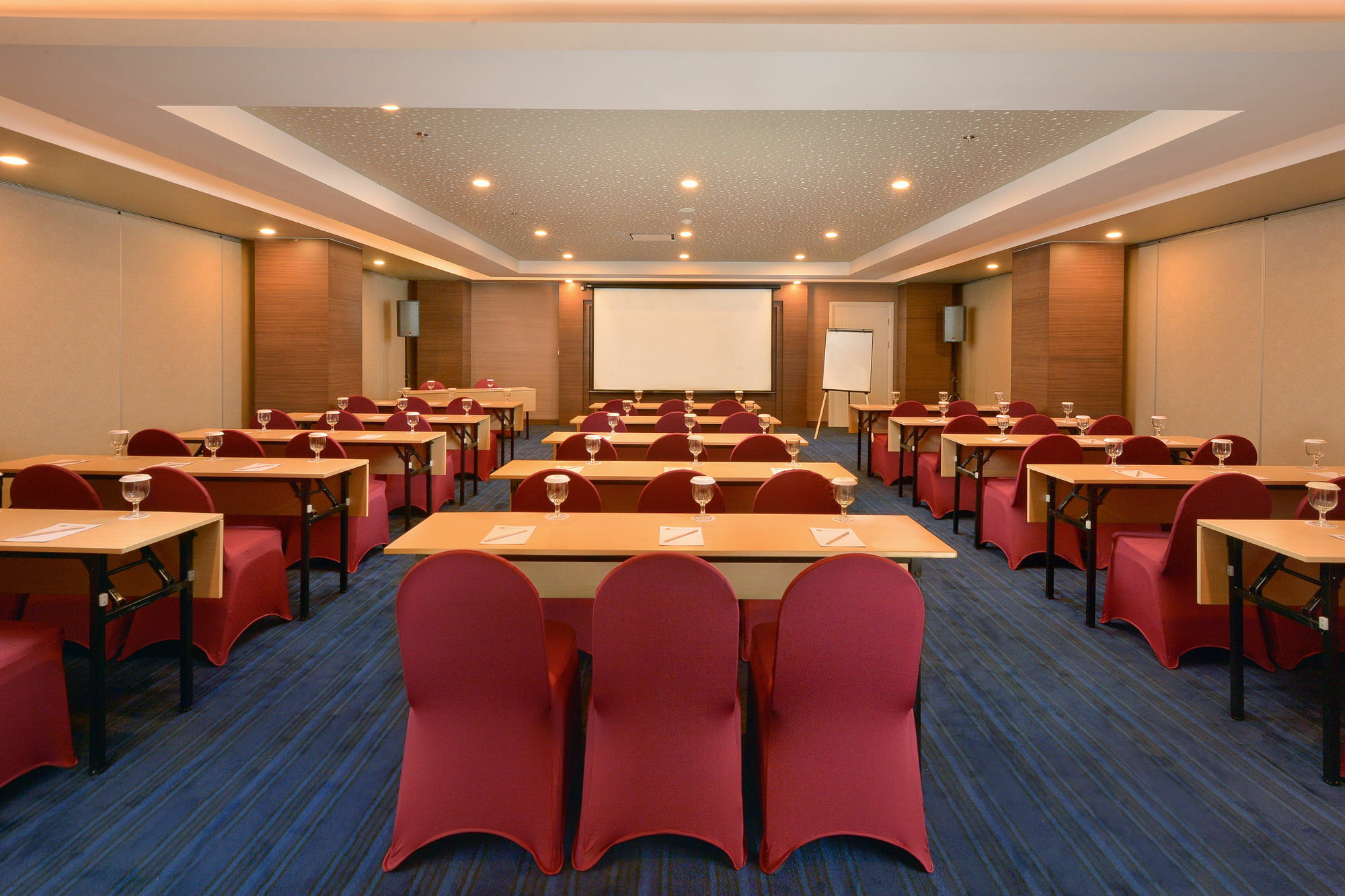 Platinum Adisucipto Hotel & Conference Center Kalasan Экстерьер фото