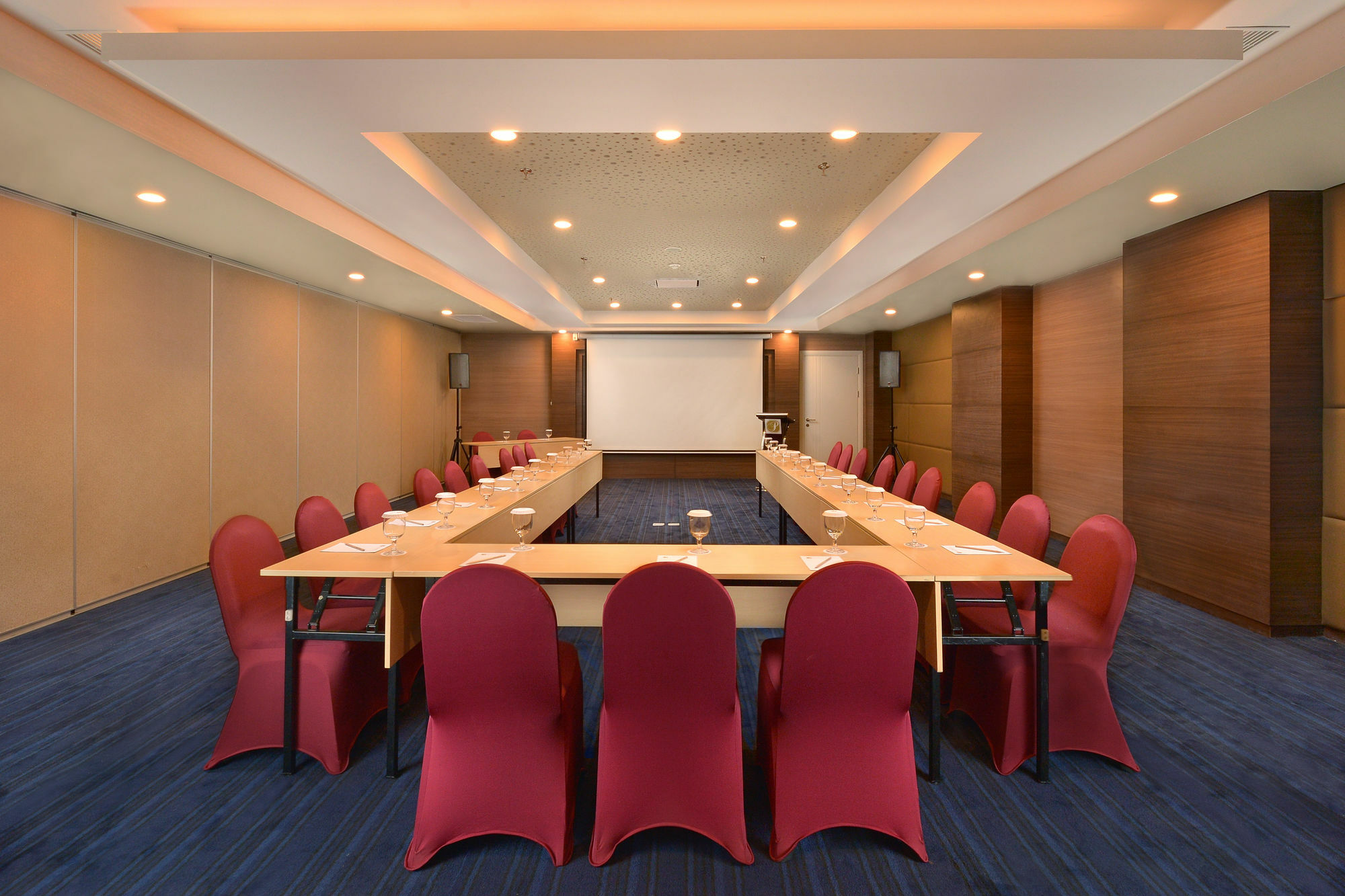 Platinum Adisucipto Hotel & Conference Center Kalasan Экстерьер фото